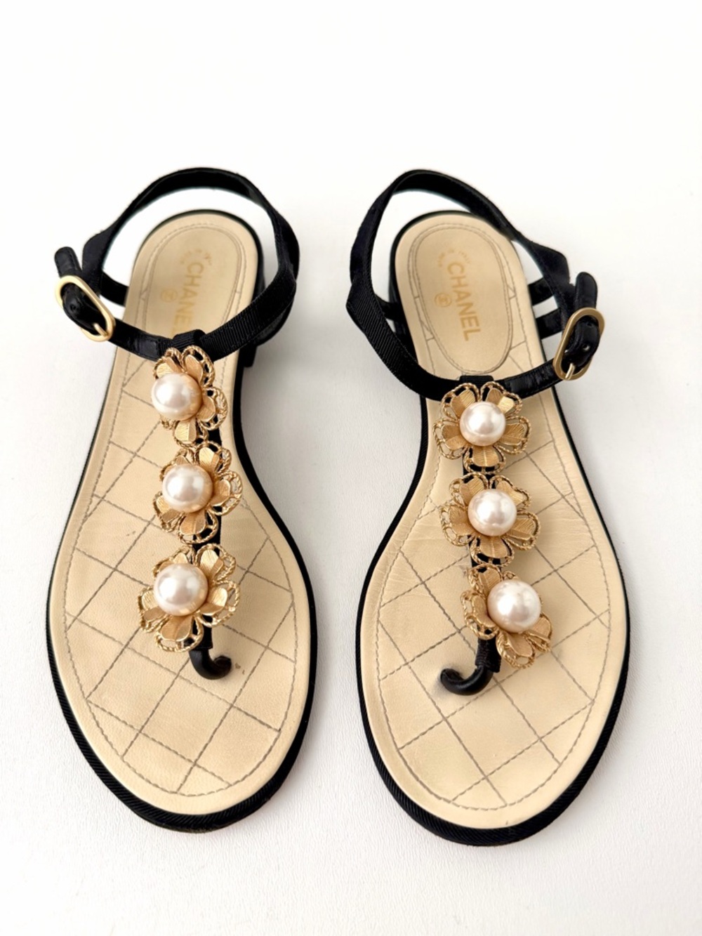 CHANEL | Pearl Camellia Black Grosgrain Thong Sandals CC Logo Slingback EU 37C - Picture 4 of 16